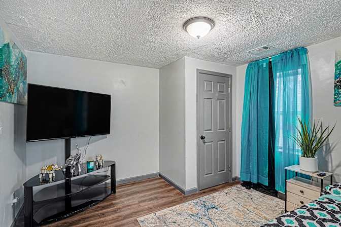 Maurice Thomas Jr's room