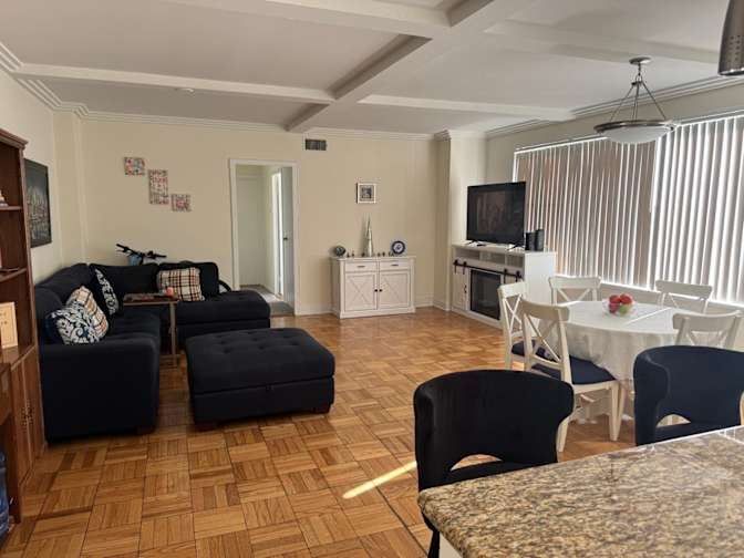 JENNIFER Lok's room