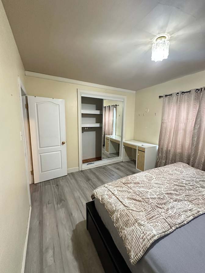 Giordaine's room