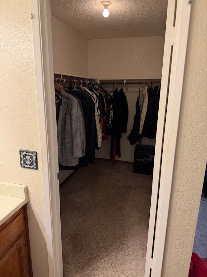 Carlos's room