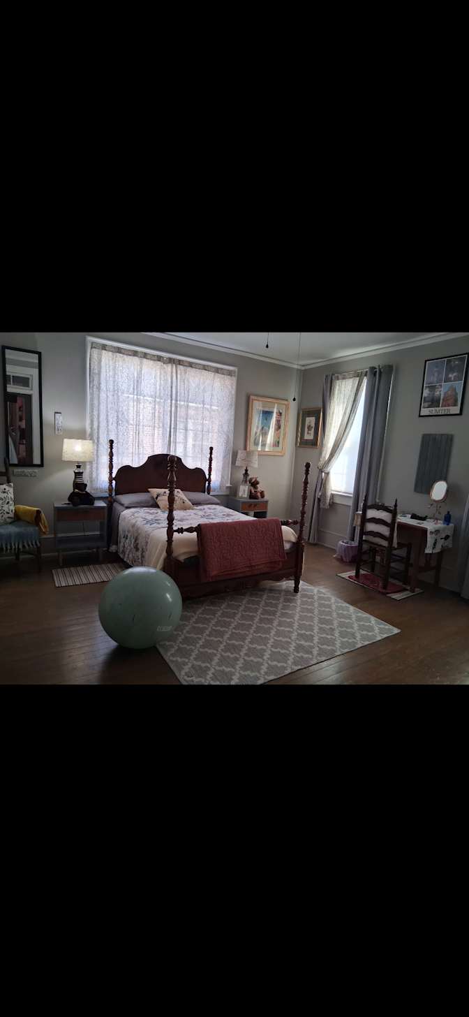 Brenda Joyce Lindsay-earle's room