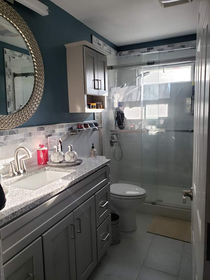ALLY'S PLACE's room