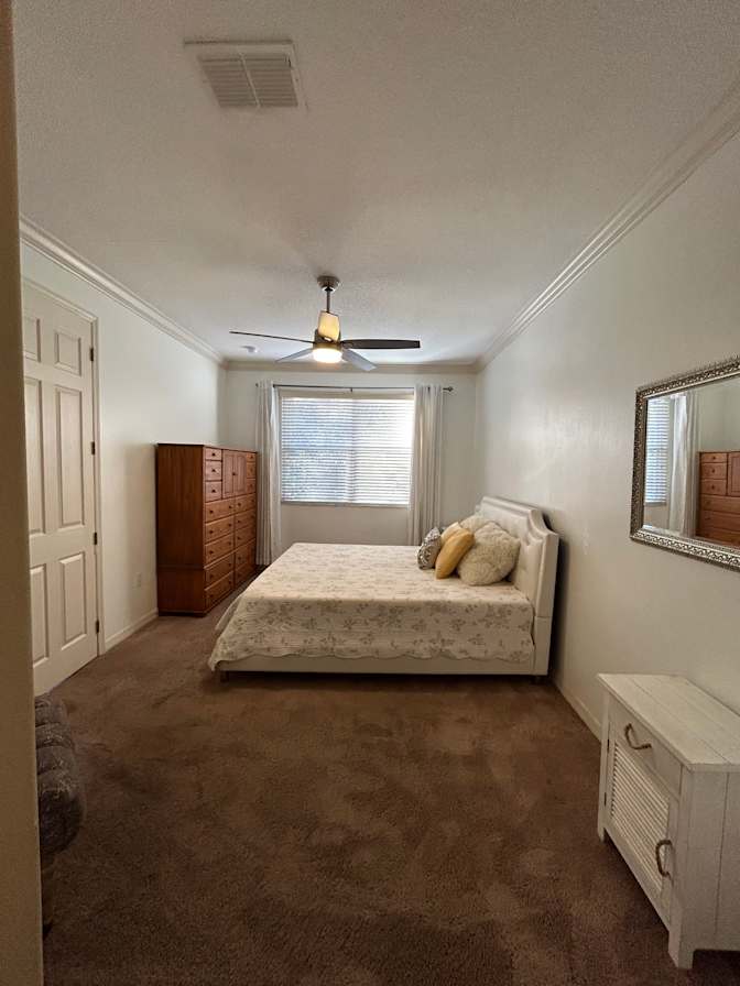 Ena's room