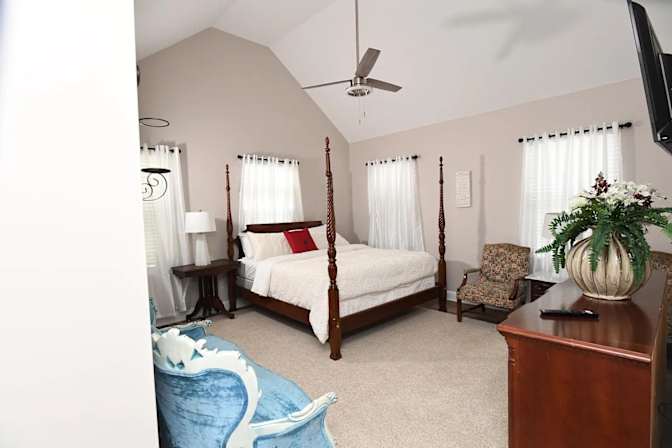 Alcove Rooms's room