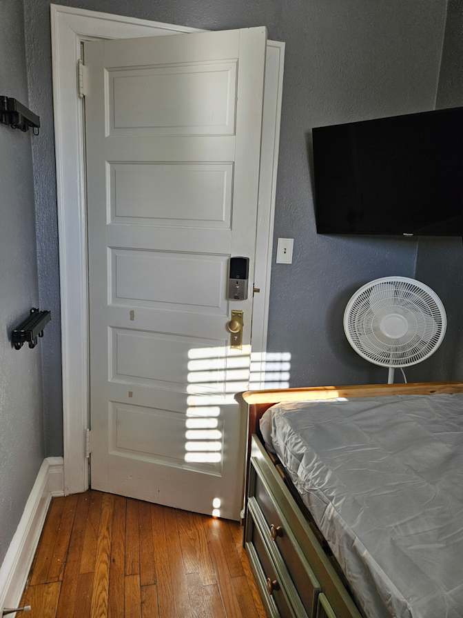 Juoel's room