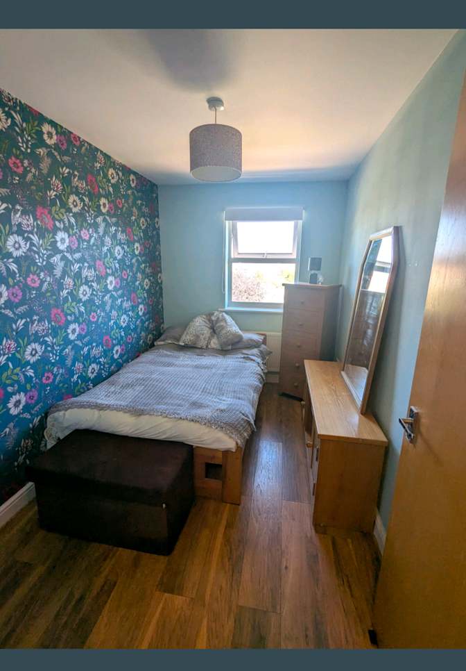 Liz's room