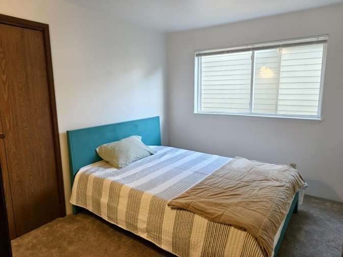 Furnished Room's room
