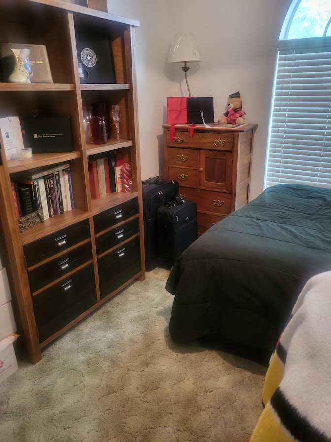 Cyn's room