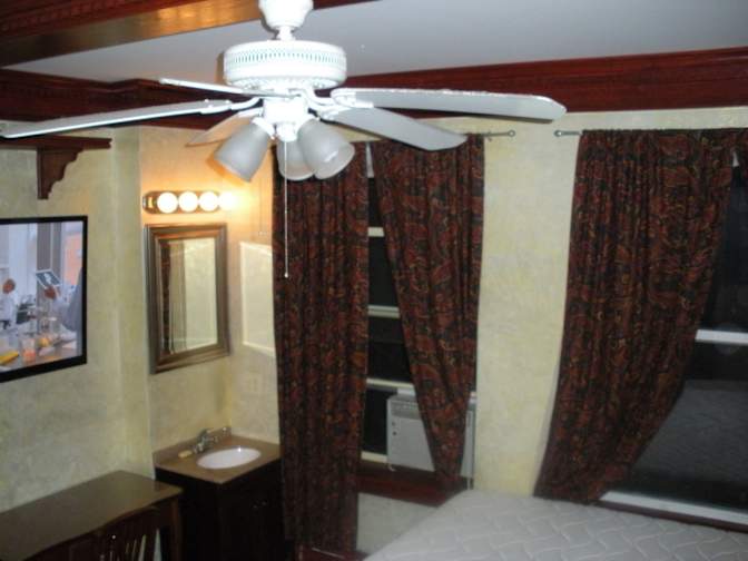 Mark Arabatzis's room