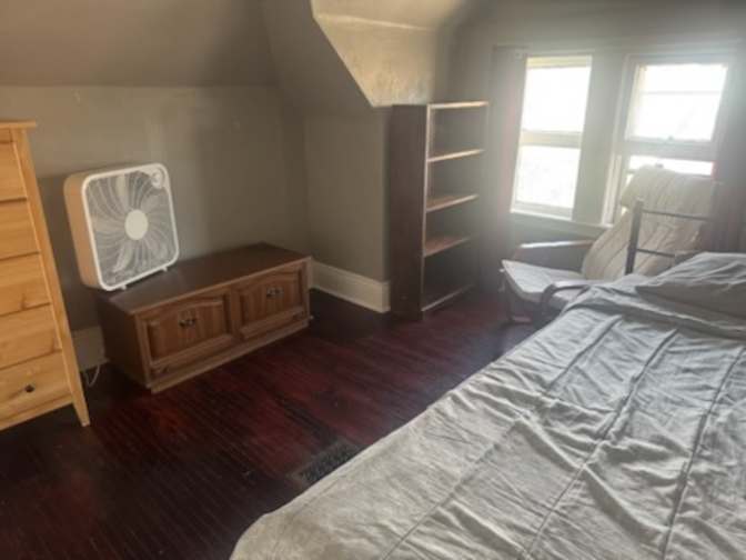 Sandy bemister's room