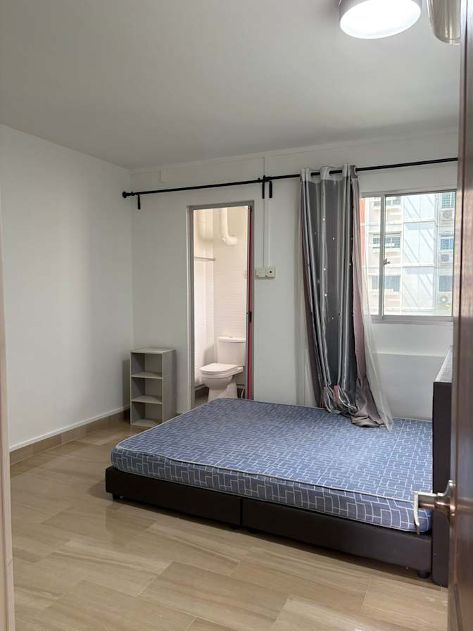 Htet's room