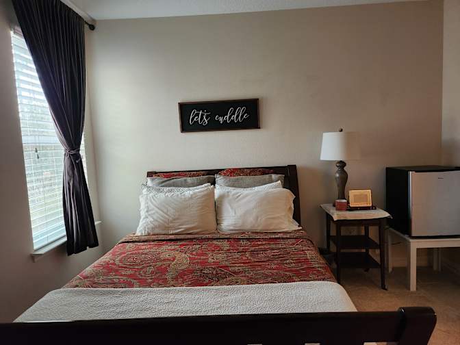NICOLE's room