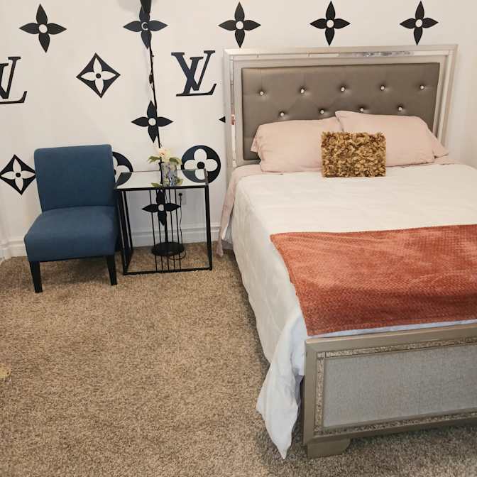 ANNETTE's room