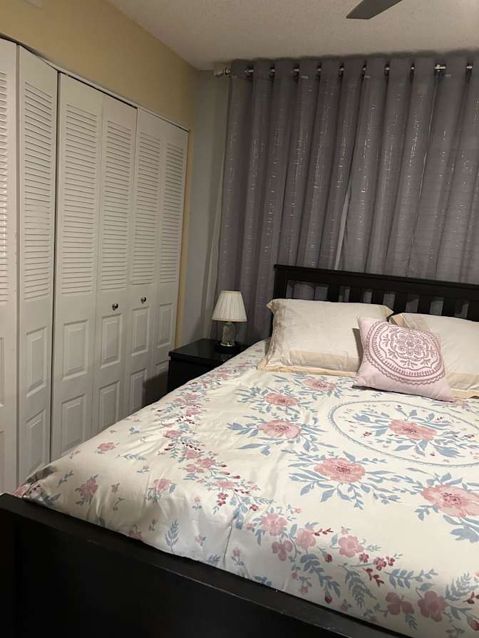 AMANDA ZAPATA's room