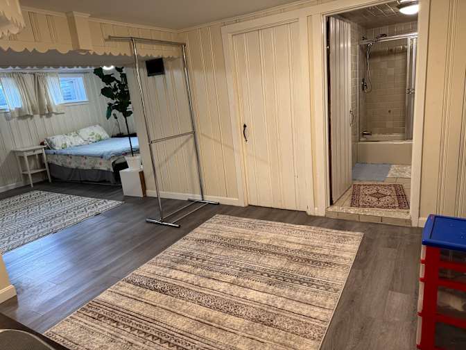 JACKIE HYOUNG's room