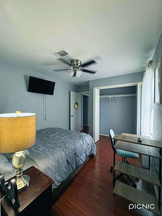 Yen's room