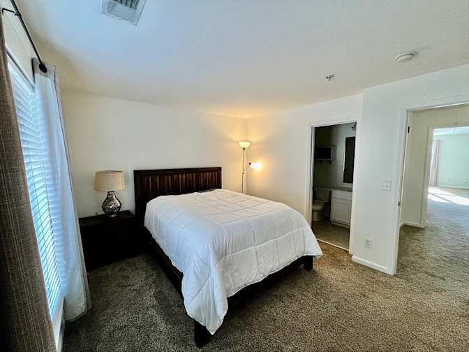 Alcove Rooms's room