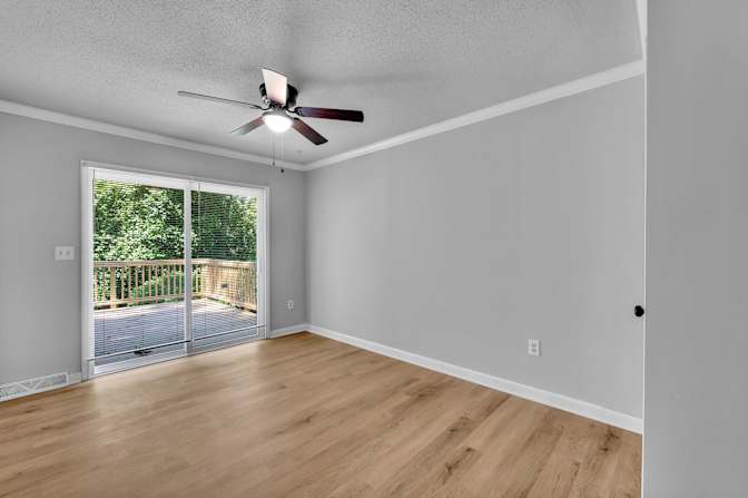 lifedoorrentals's room