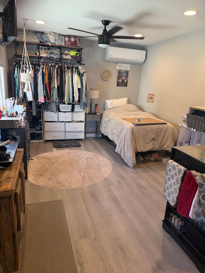 Lindsay Matthews's room
