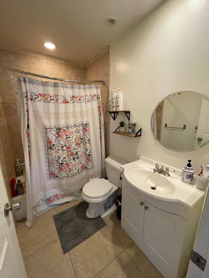 Khushboo Jain's room