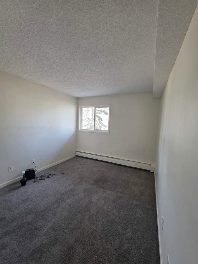 JOHNATAN  OROXKO's room