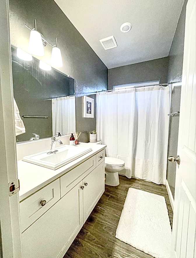 Irving Hernandez's room