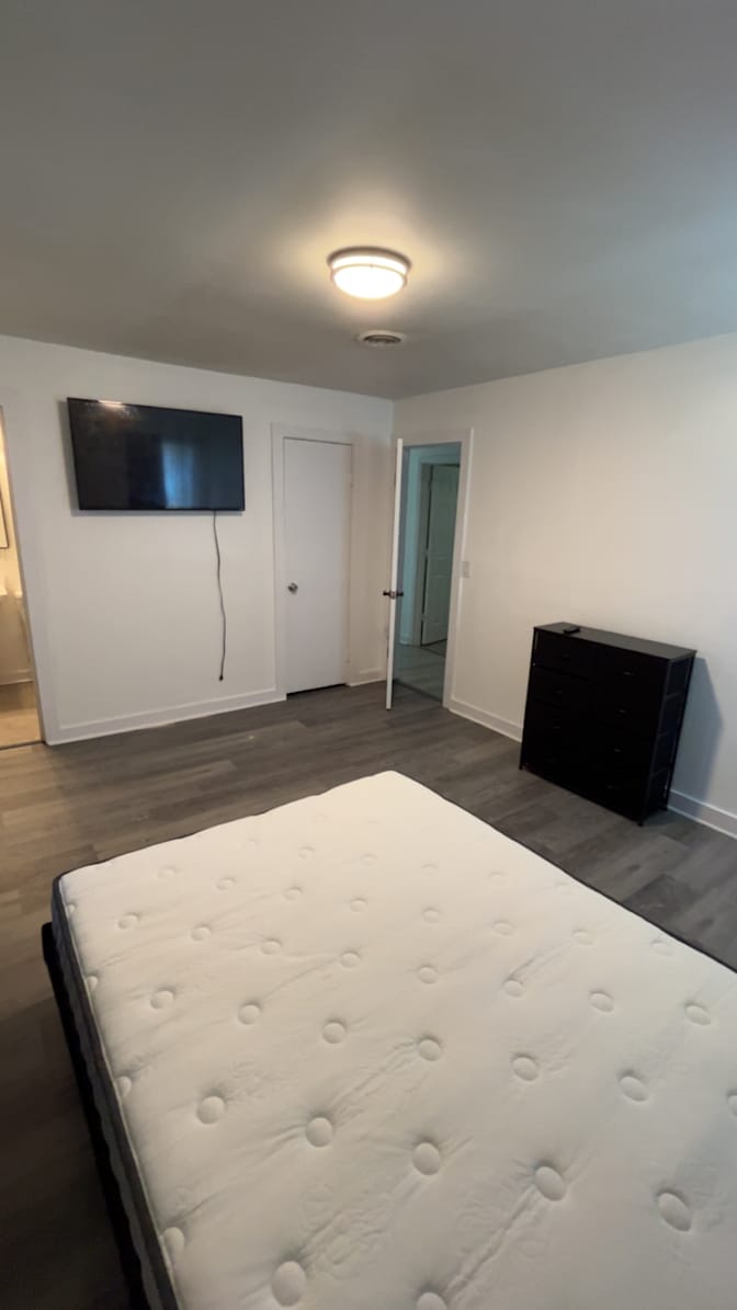 Shaniece white's room