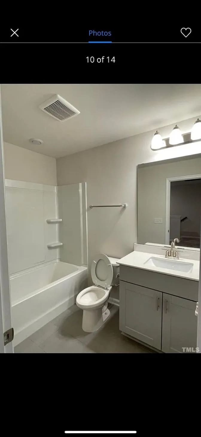 Alcove Rooms's room