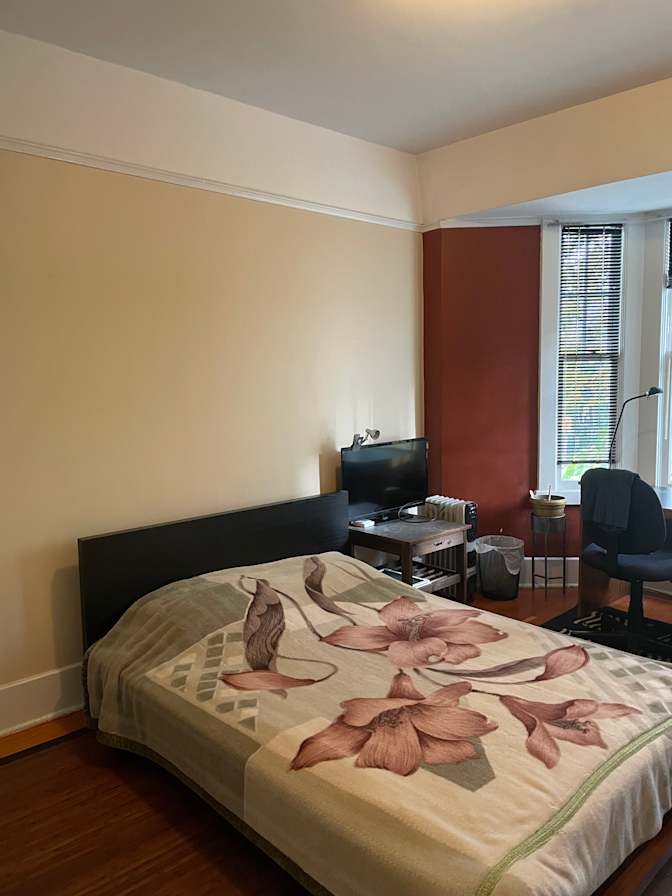 Gil's room