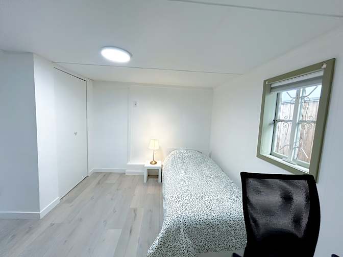 Shahram's room