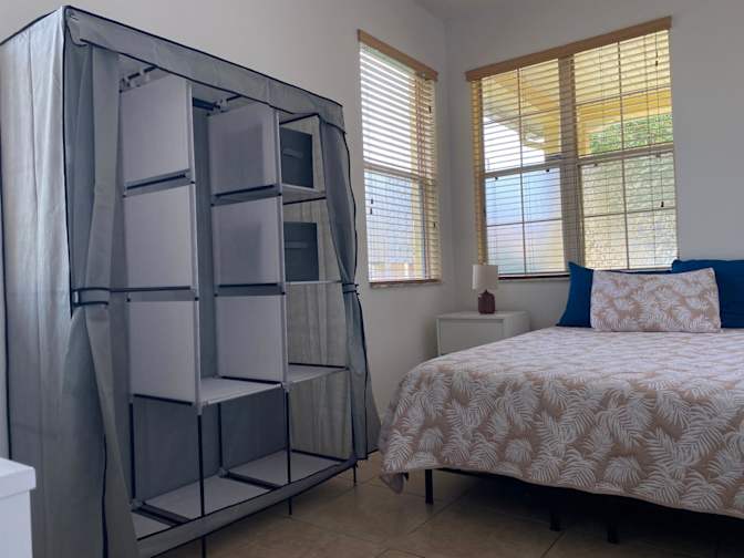 Laura Mateus's room