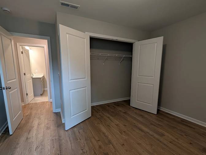 Alcove Rooms's room