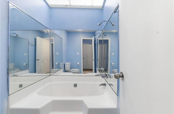 Alcove Rooms's room