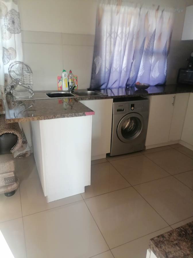 Mbali Wendy Mncadi's room
