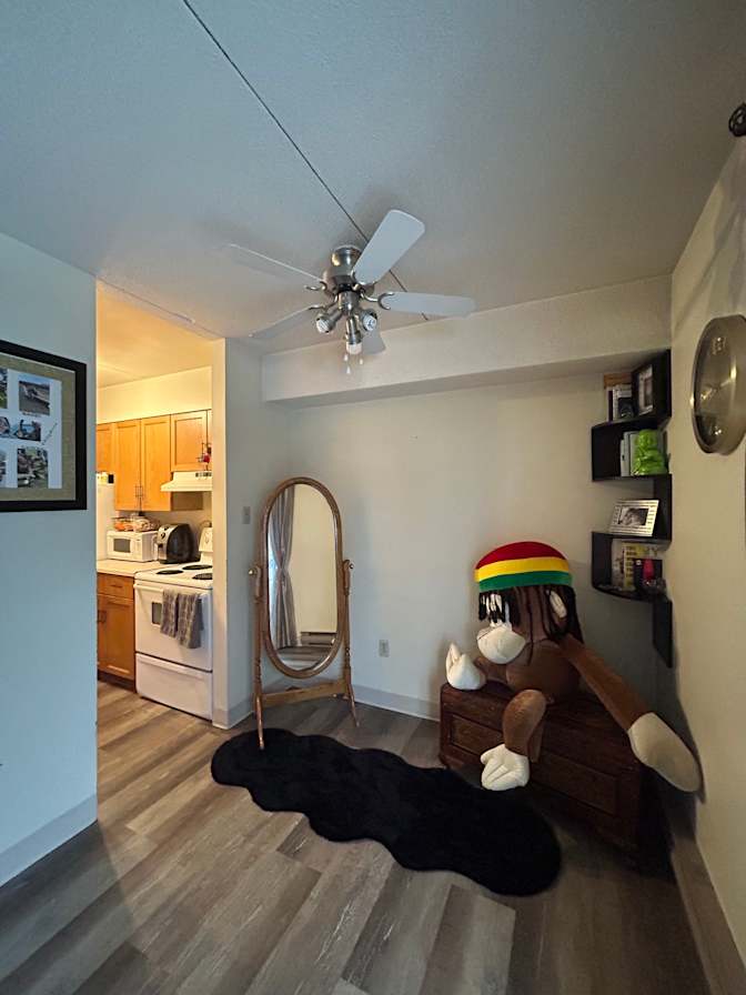 Mercedes's room
