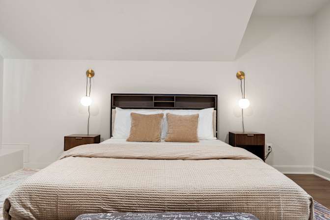 Tomic Properties's room