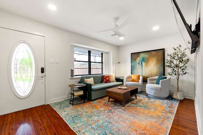 Tomic Properties's room
