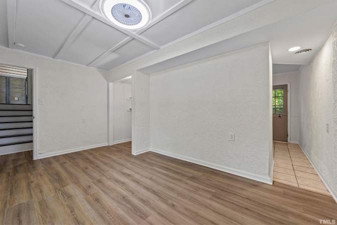 Alcove Rooms's room