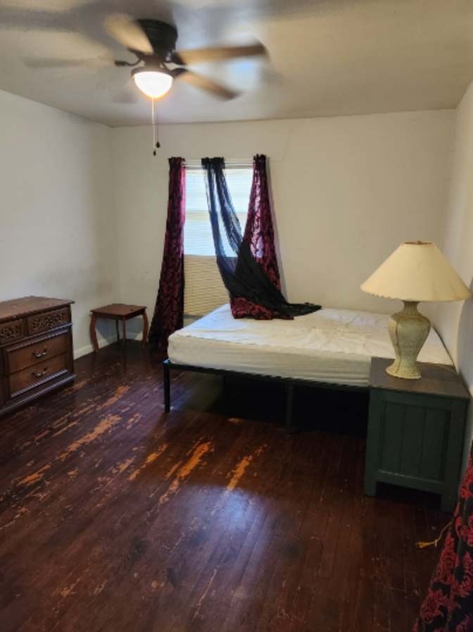 Dynelle's room