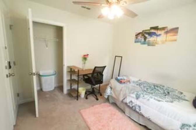 Alcove Rooms's room