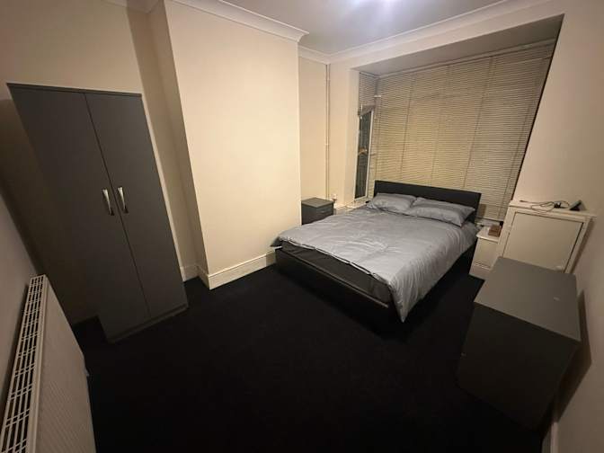 Black Country Homes's room