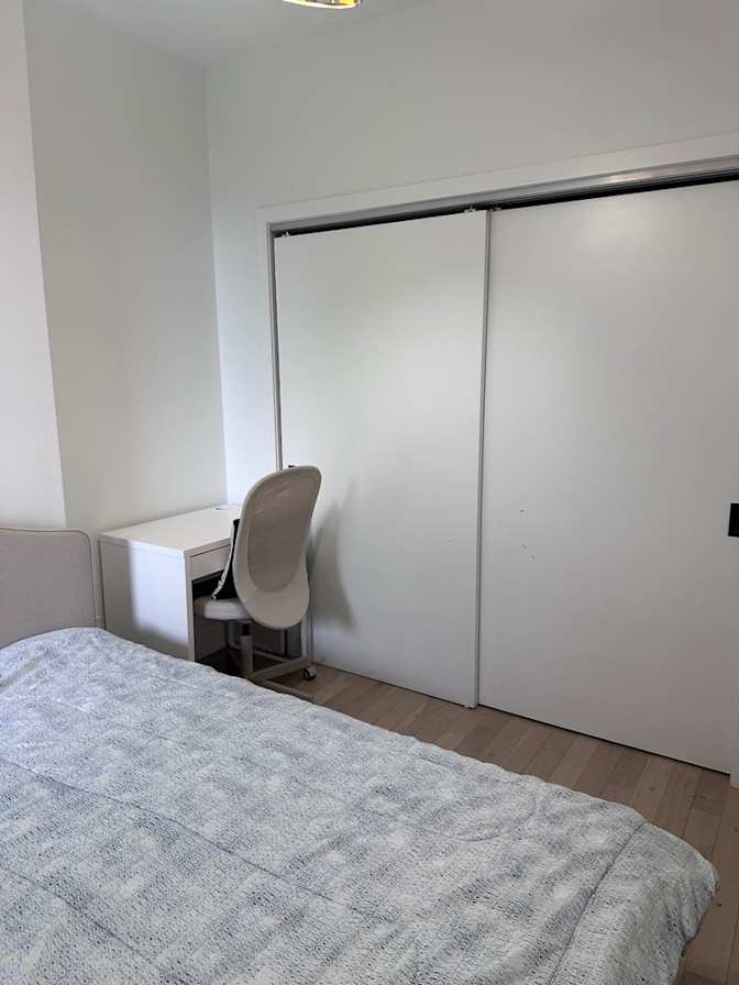 Adrien F's room
