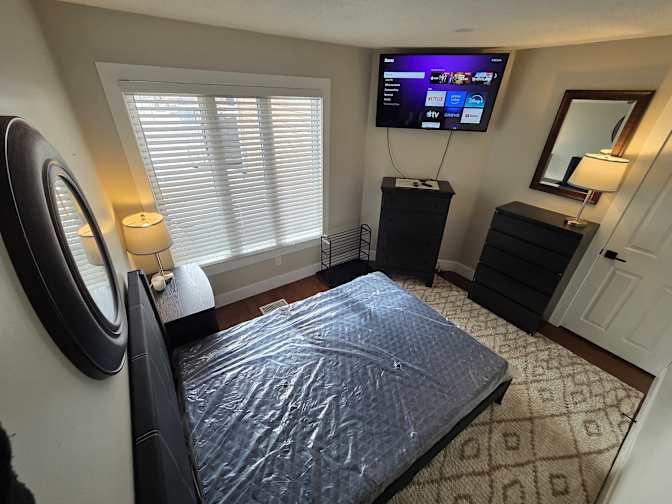 Chris Wonderful's room