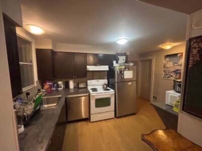 Sidney Mantle's room