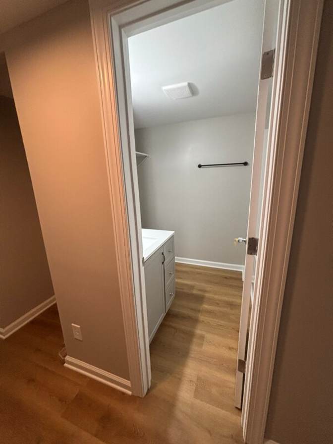 Alcove Rooms's room