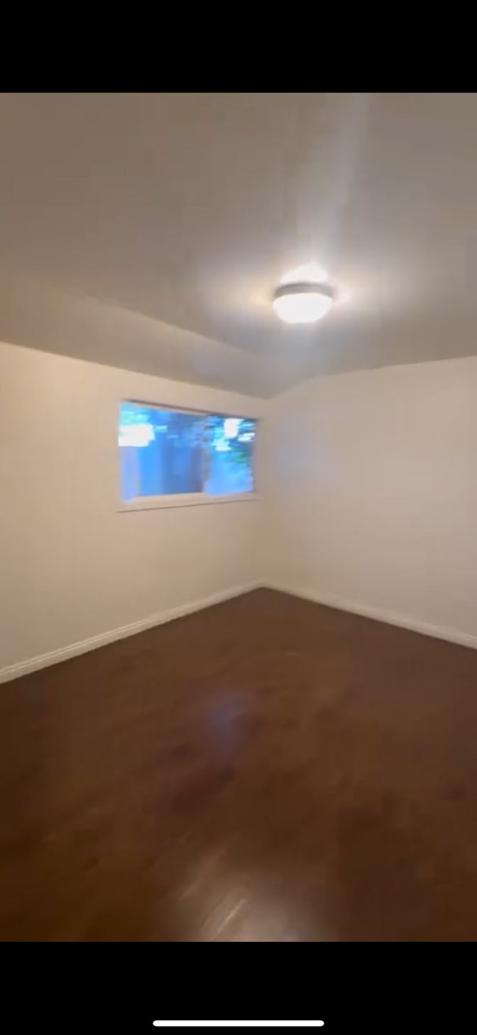 Julio Cesar Gomez's room
