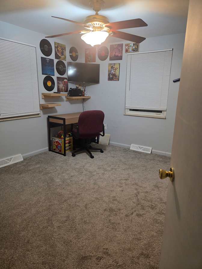 Arash Sharifimovahed's room