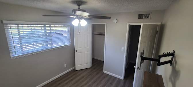 Emmanuel Flores's room