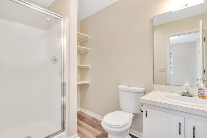 lifedoorrentals's room