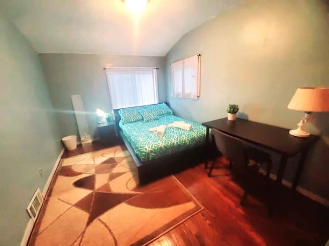 European Home - Roommate Needed's room